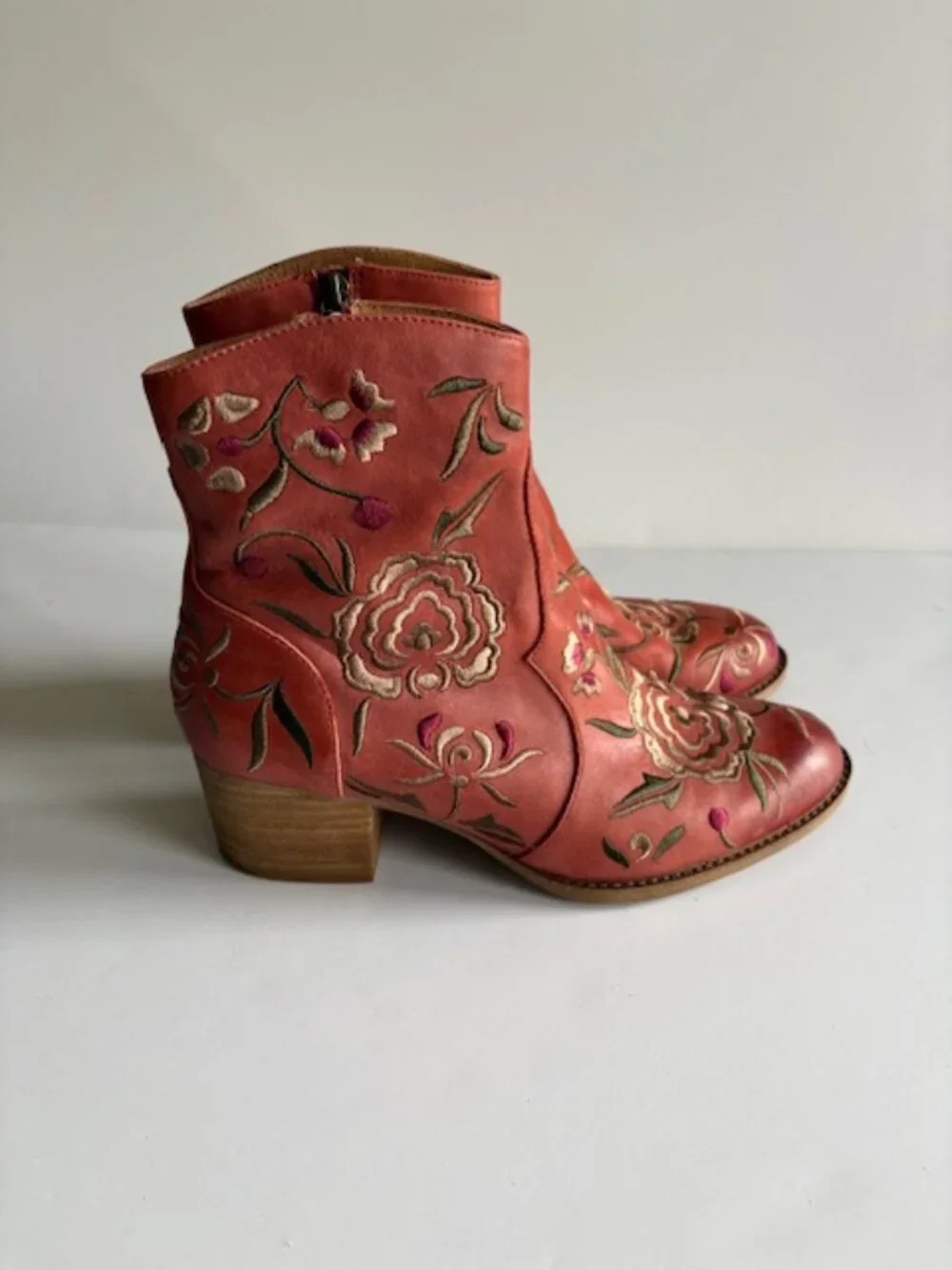 Sofft embroidered leather bootie - Picture 3 of 8